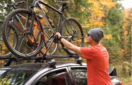 Auto : comment choisir ses barres de toit avant de partir en vacances?