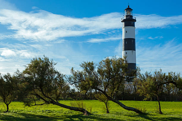 Phare rayé noir et blanc de Chassiron sur l'île d'Oléron