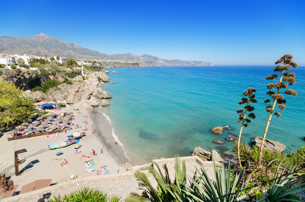 Plus belle plage de Malaga, avec sable blanc et eau turquoise