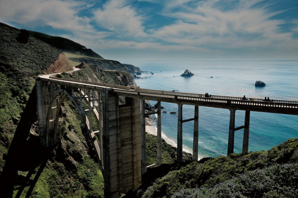 Pont face à la mer