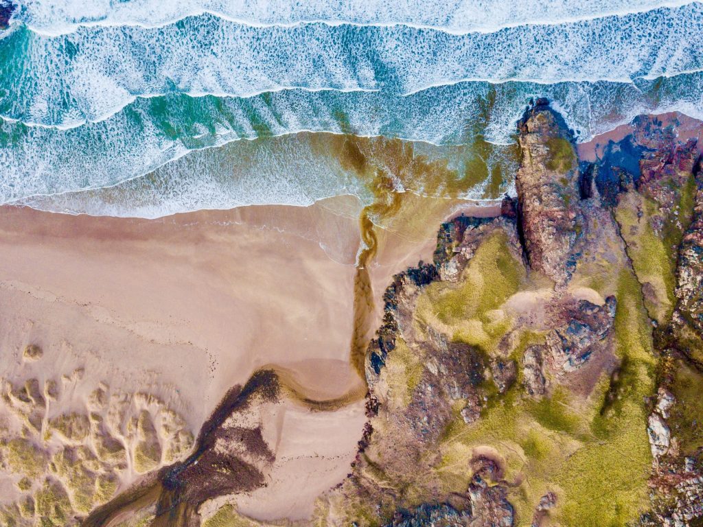 Vue aérienne de la Sandwood Bay, Ecosse