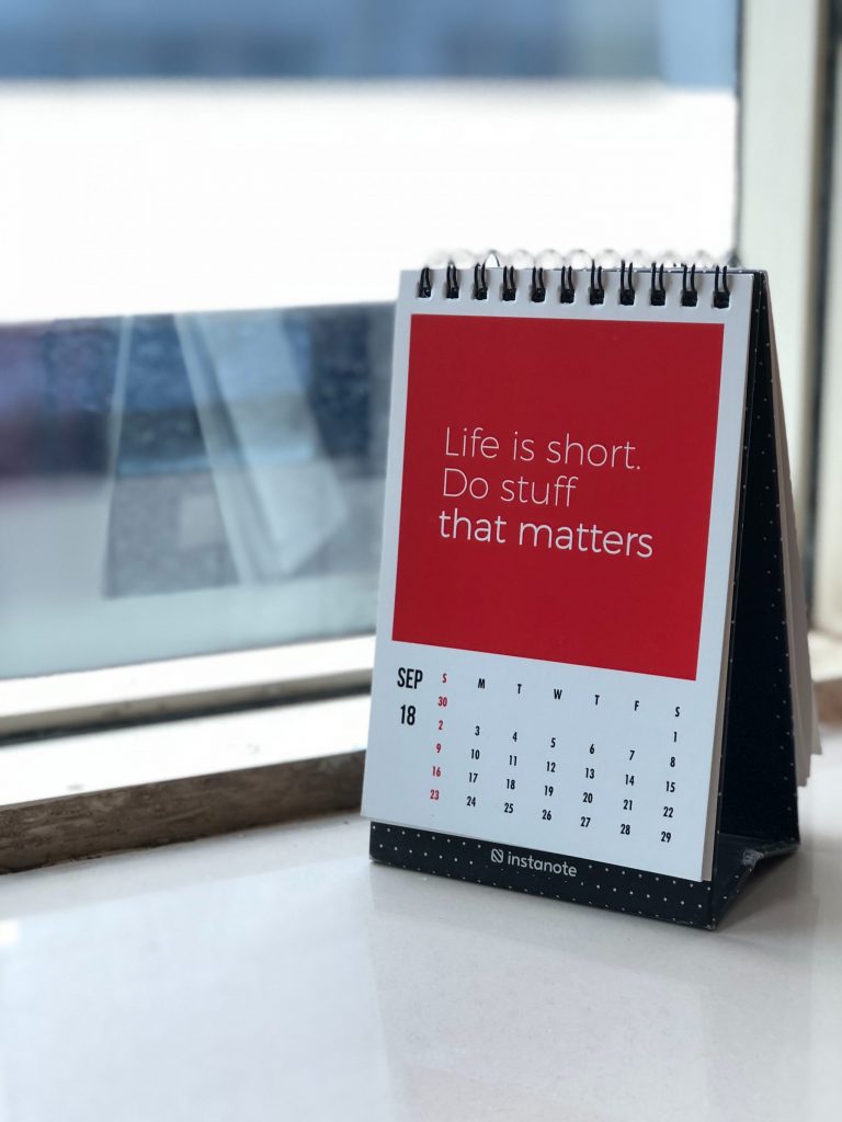 Calendrier, page du mois de septembre avec la citation "Life is short. Do stuff that matters". 