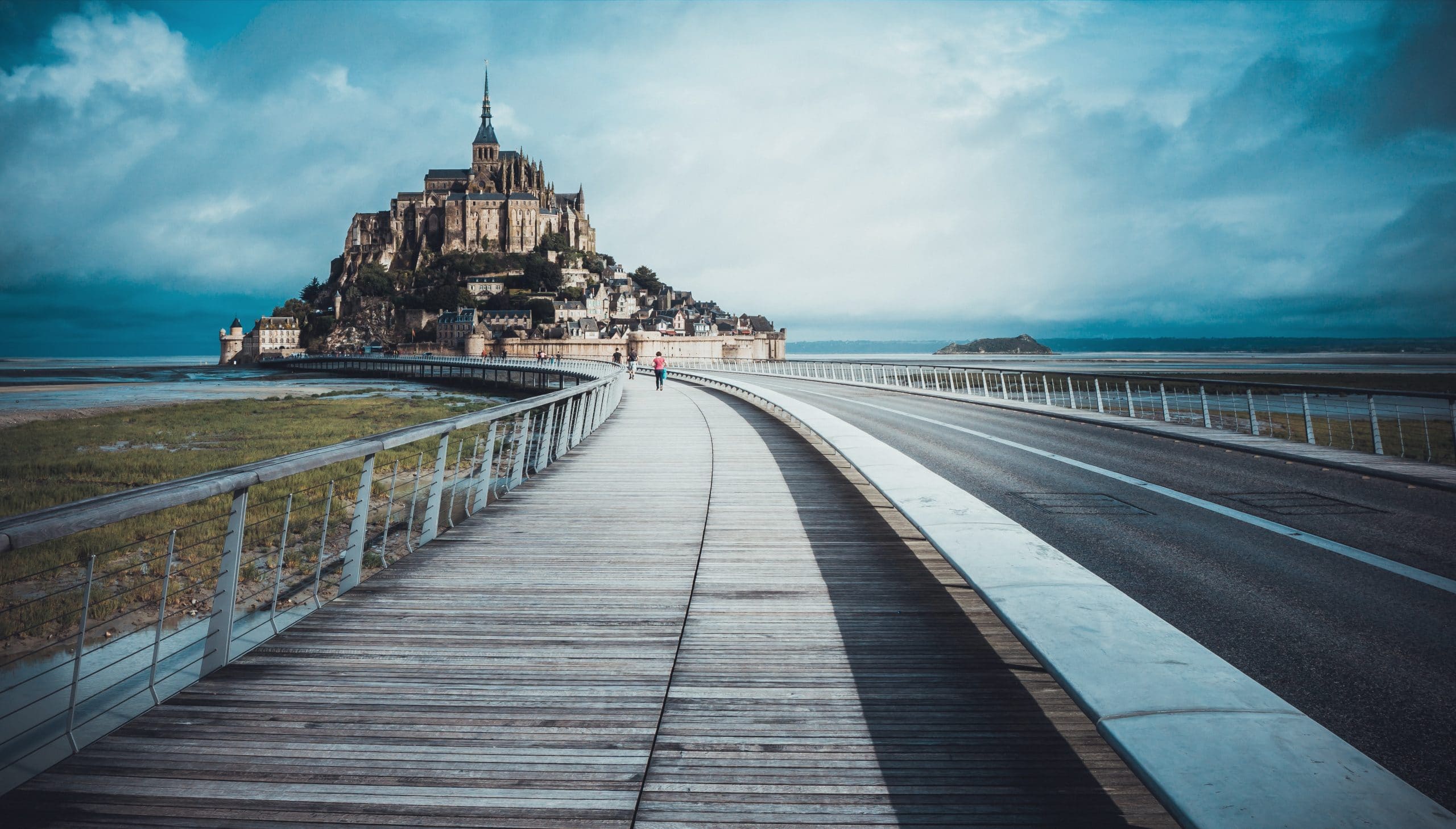 Vue sur le Mont Saint-Michel depuis sa passerelle