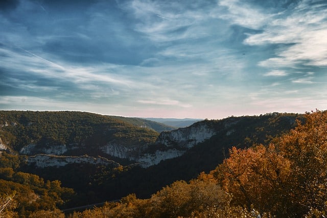 Découvrez le GR65 en Aveyron : l’un des plus beaux sentiers de randonnée de France